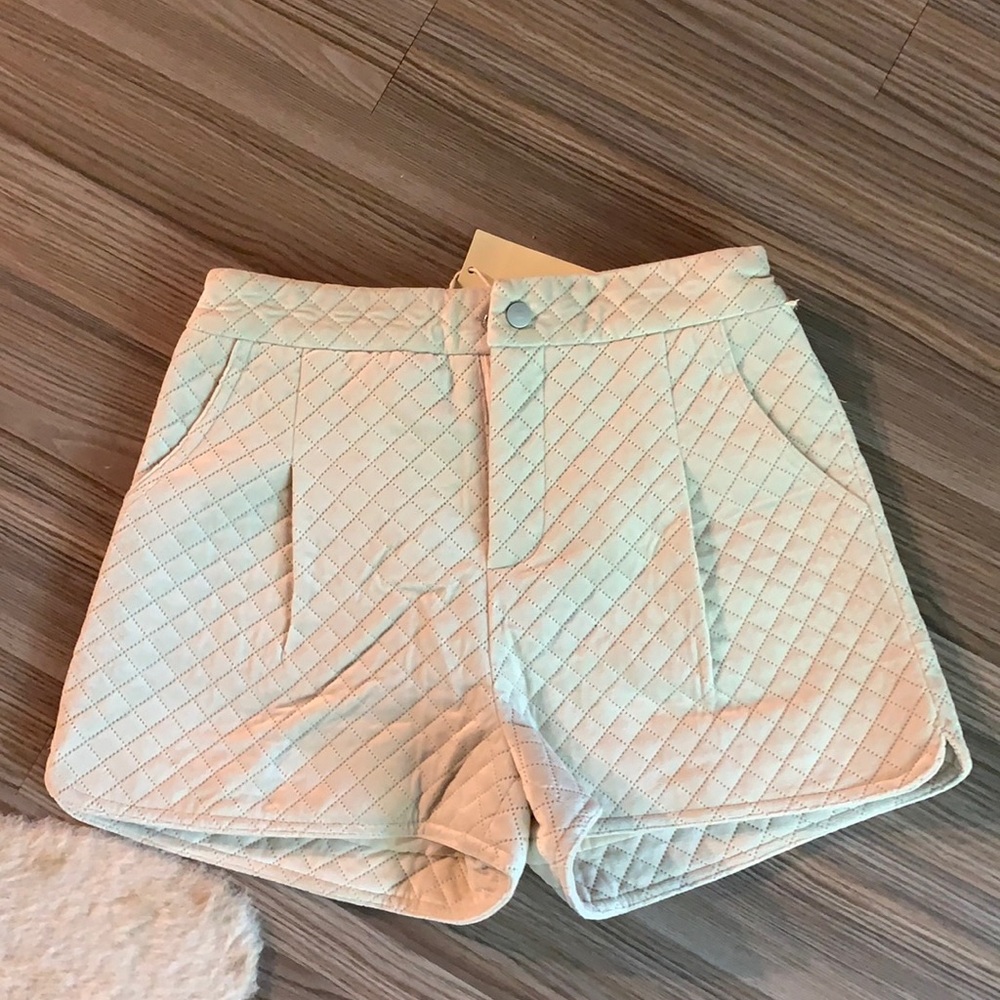 Velvet quilted shorts